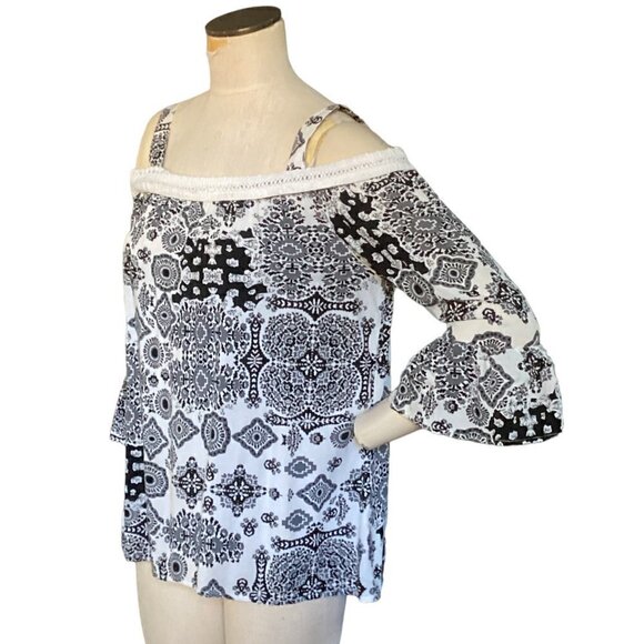 One World  Strappy Off Shoulder Bell Sleeve Sz M Black White Top 95A - Picture 5 of 9